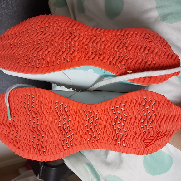 Reebok Zig Dynamica White and Mint Sneakers - Picture 5 of 5